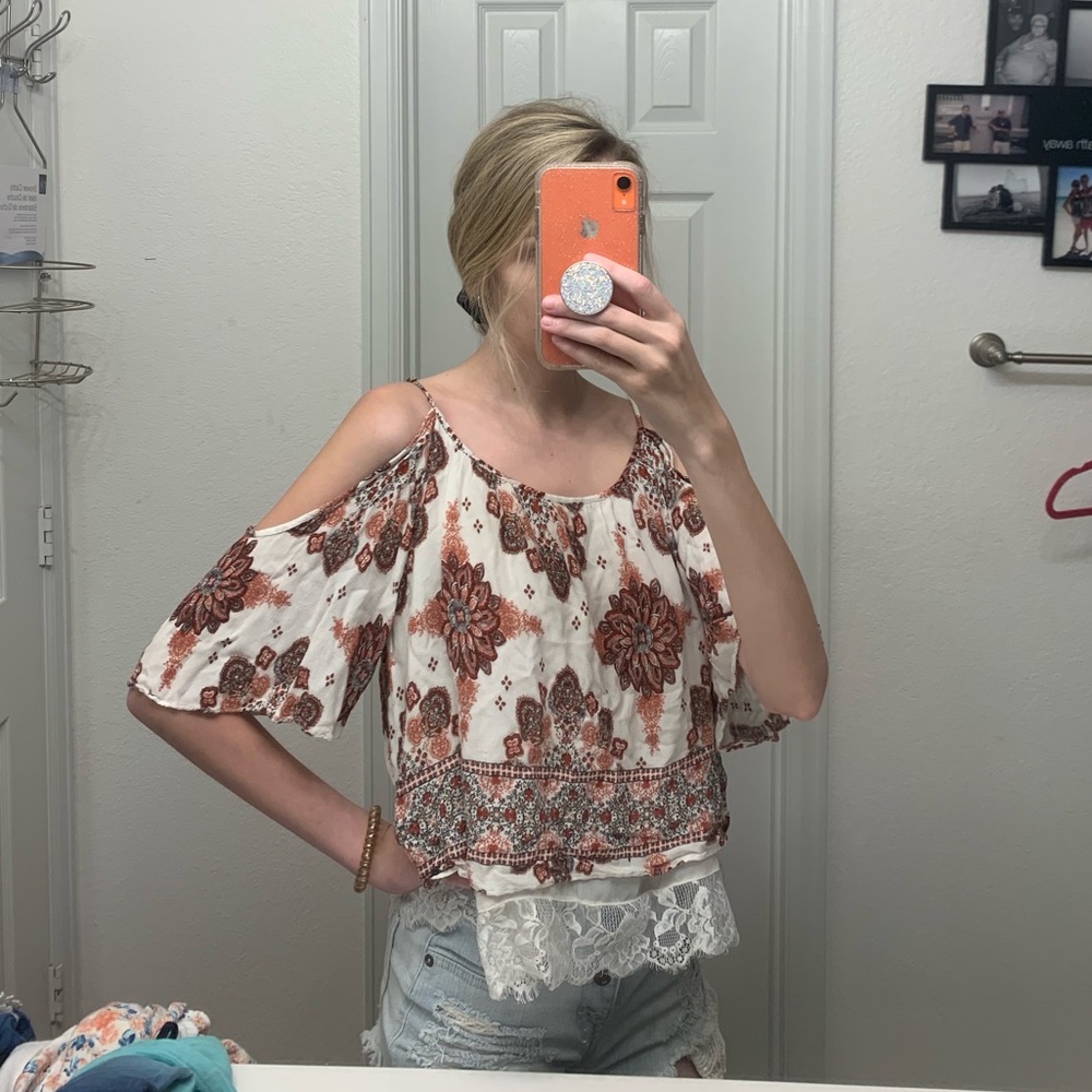 Forever 21 top sleeves hanging on the shoulder